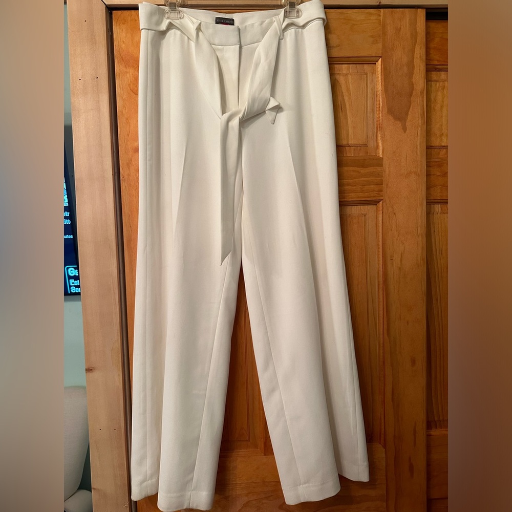 Vince Camuto size 6 wide leg white pants